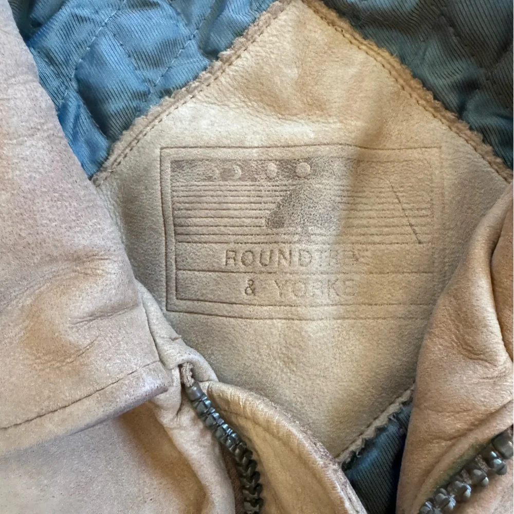 Vintage Men's leather Jacket Roundtree & Yorke SZ L needs to be cleaned/treated